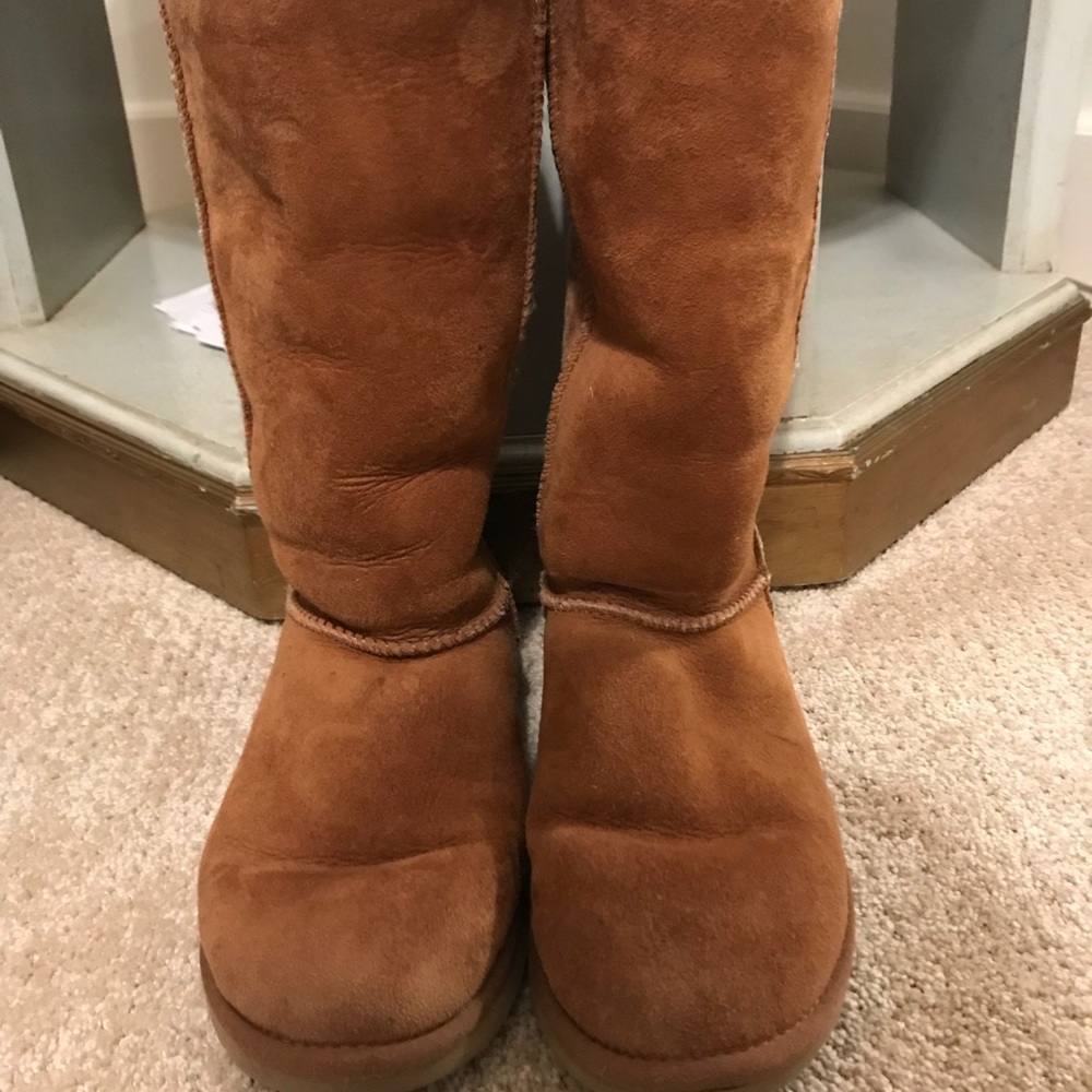 Authentic Uggs - Tall Chesnut
